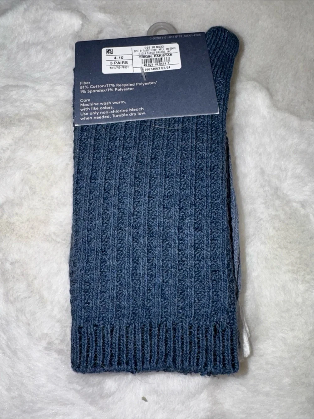 NEW universal thread crew socks